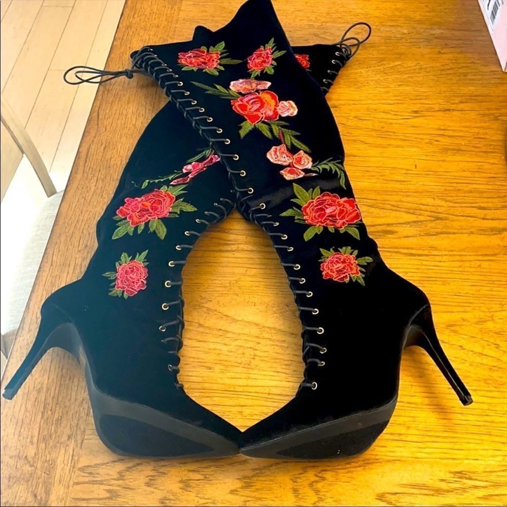 CAPE ROBBIN BLACK VELVET OVER KNEE FLOWER …